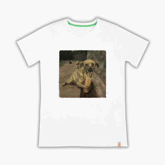 poor dog eating bread - T-Shirt